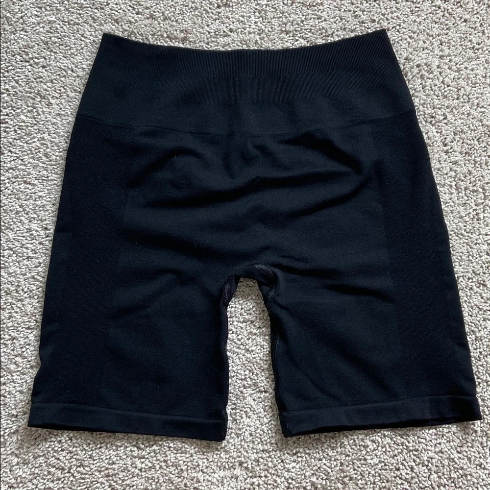 Alphalete • Amplify Short 6.5” Black
